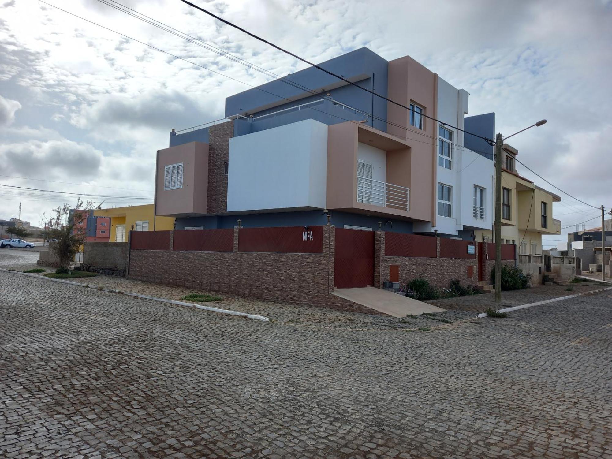 Hotel Nifa House Espargos Zewnętrze zdjęcie